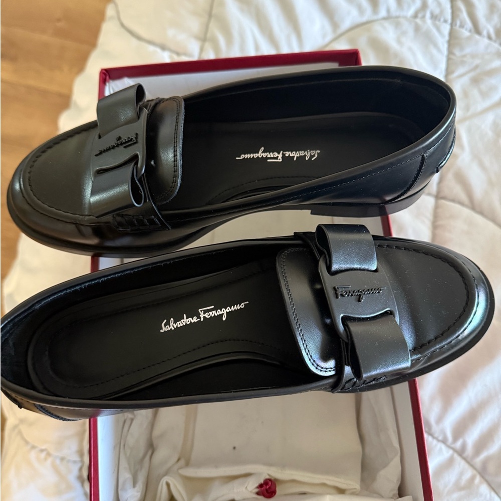 Salvatore Ferragamo Elegant Black Leather Loafers